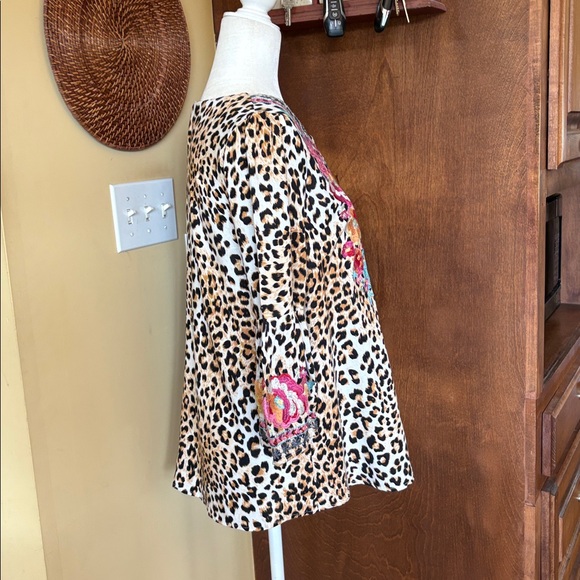 Savanna Jane Floral Embroidered Leopard Print Top - Multi colored size M - Picture 8 of 13